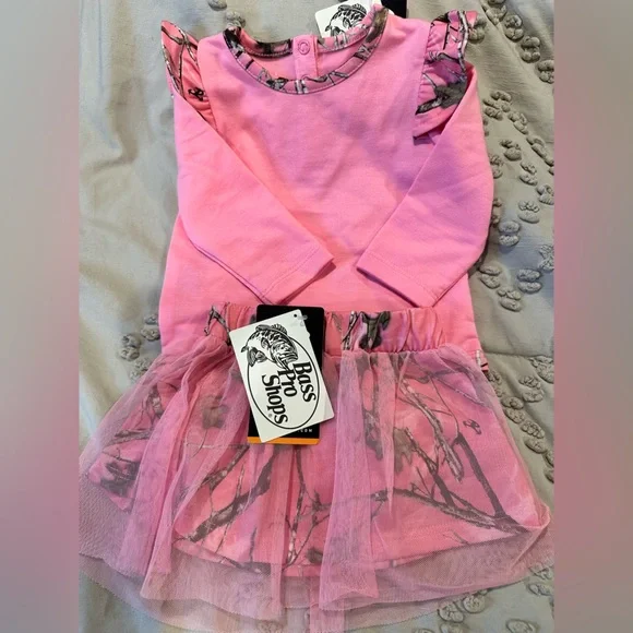 Pink Camo outfit - Picture 2 of 6